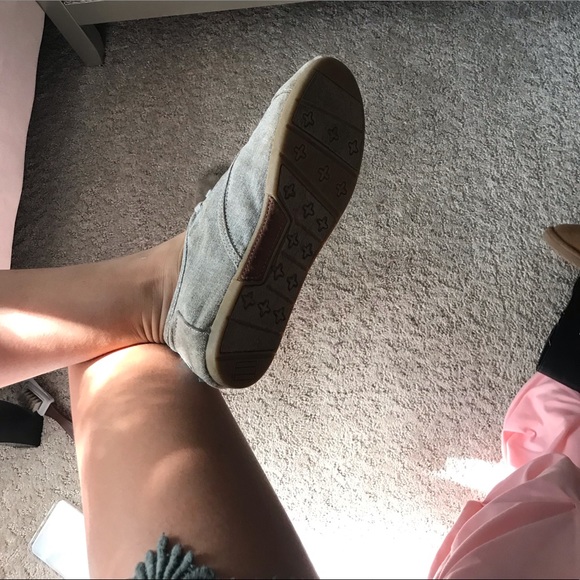 Toms - Picture 3 of 8